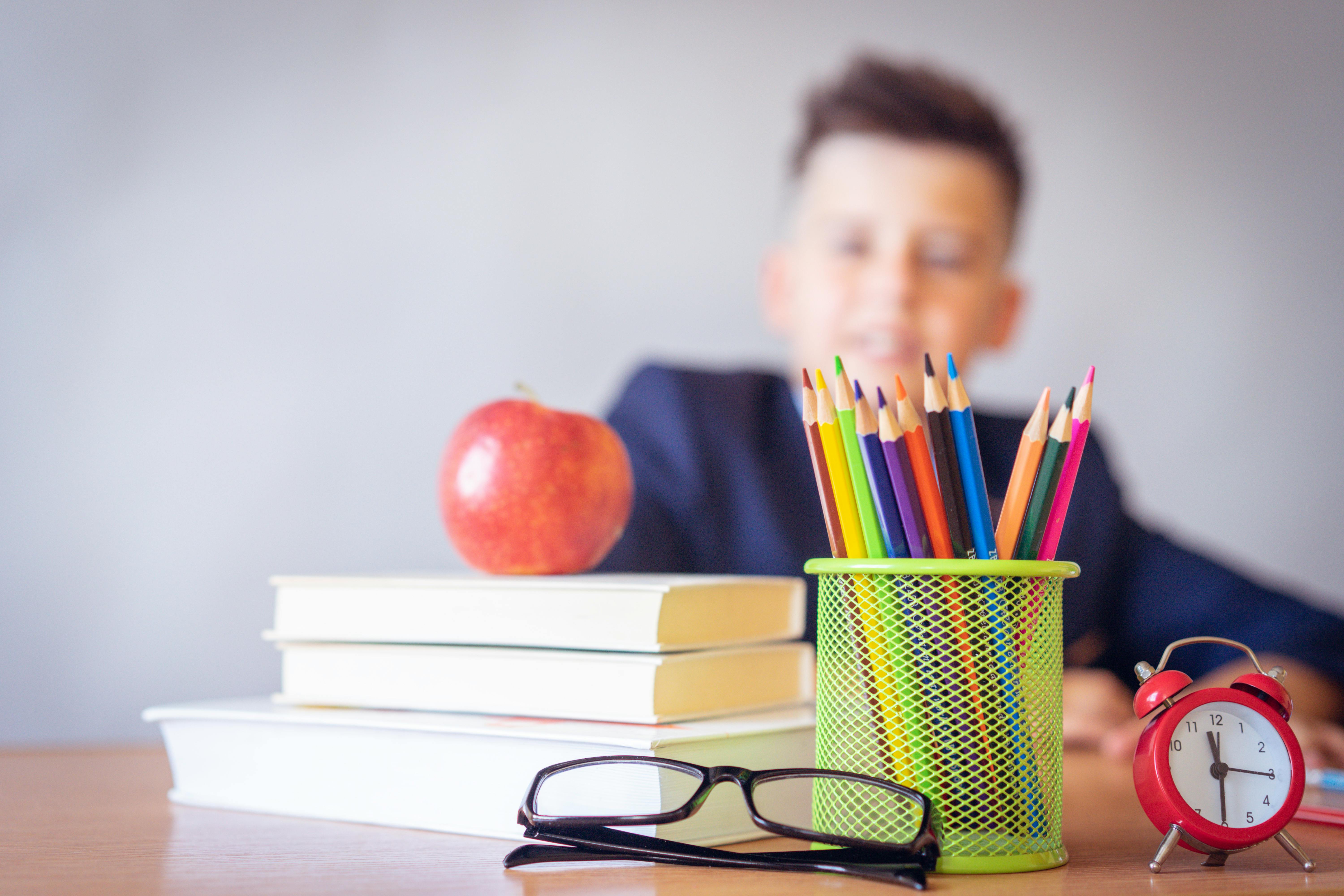 Jongeren die samen leren en plezier hebben bij Vereniging Abi